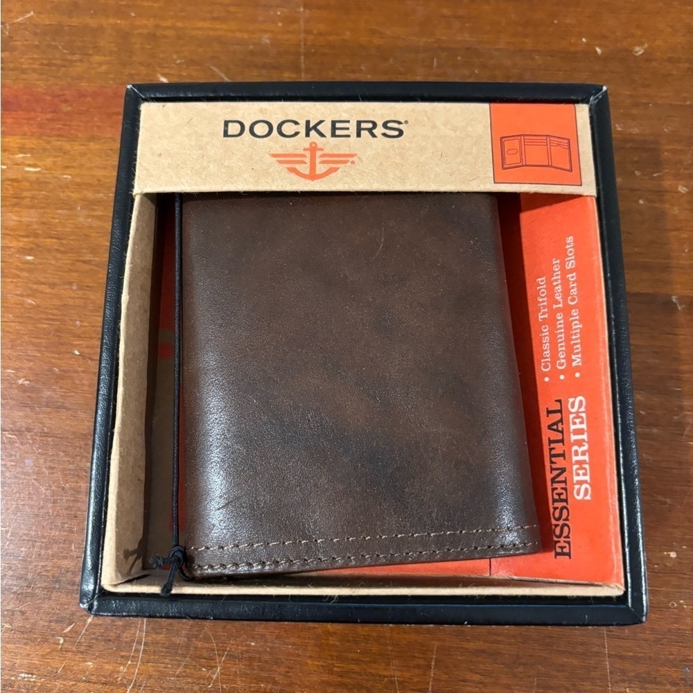 New In box wallet​​​​​​ - Picture 6 of 6